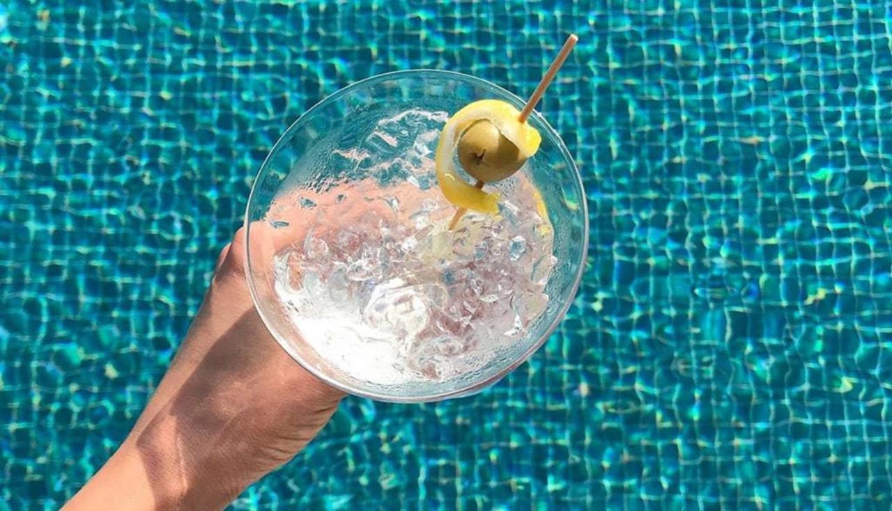 Sundia Exclusive By Liberty Fethiye Adults Only Hotel Exterior foto A gin and tonic